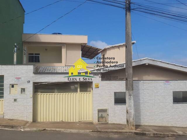 #1065 - Sobrado para Venda em Nova Resende - MG