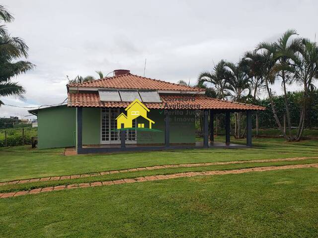 #1067 - Casa para Locação em Nova Resende - MG